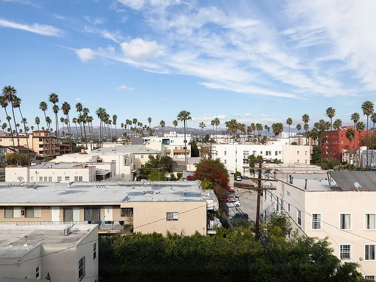 Seven Lions Apartments — Photo 32