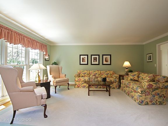 4th image of 2419 Saranac Ln
