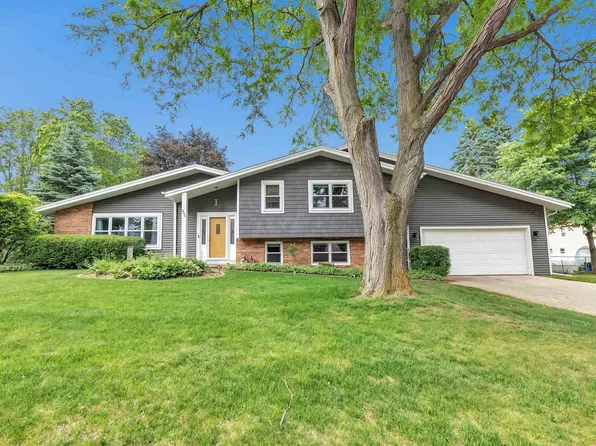495 Edelweiss Dr, Green Bay, WI 54302