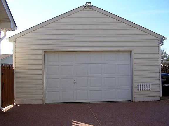 Detached Garage/electricity