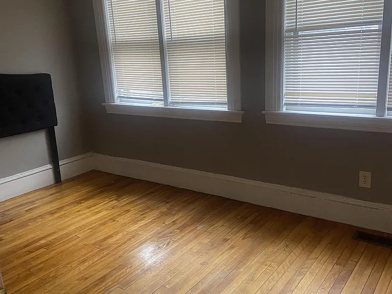 391 Manchester St — Photo 11