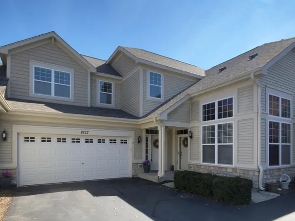 1927 Chase Ln, Aurora, IL 60502