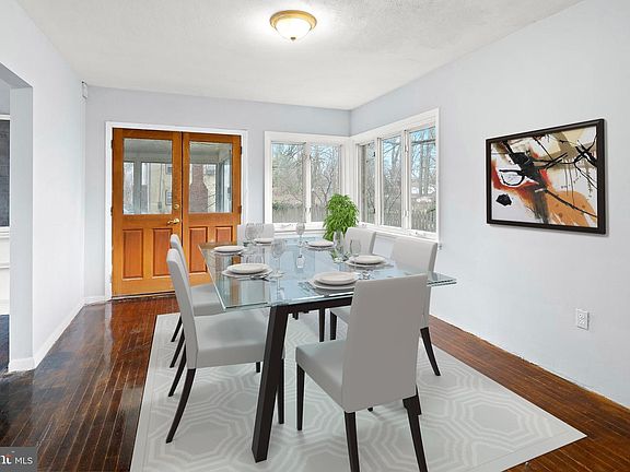 5th image of 221 Renfrew Ave