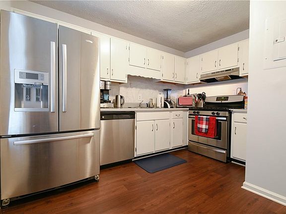 4th image of 3362 Spring Harbor Dr
