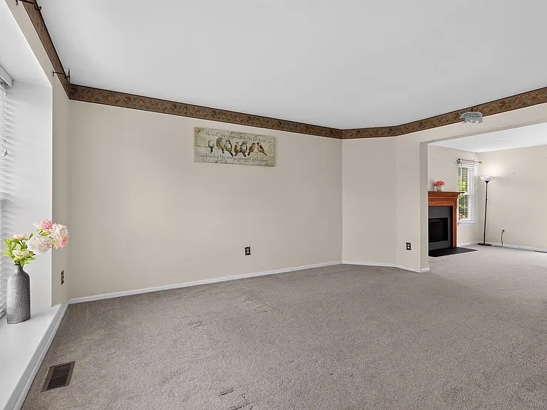 402 Candlewood Way — Photo 9