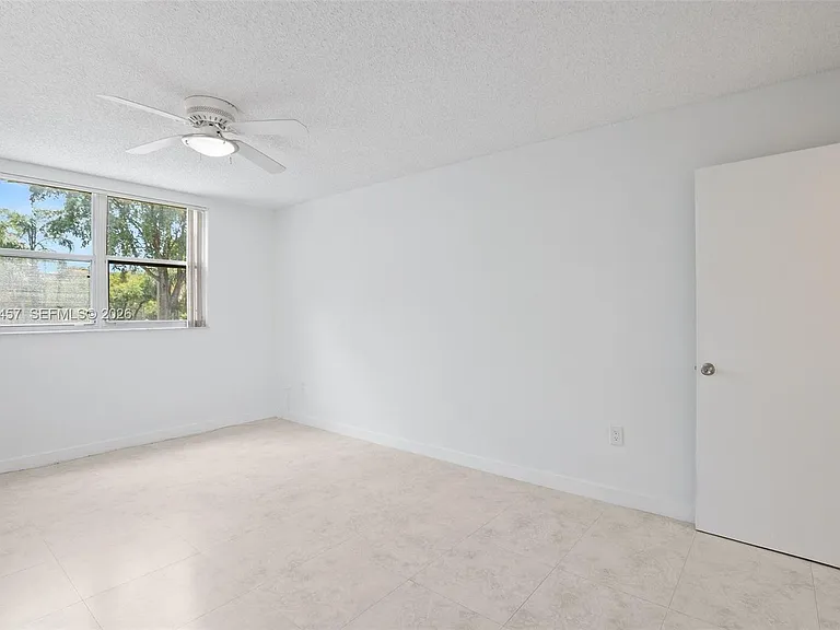8373 Lake Dr #201 — Photo 22