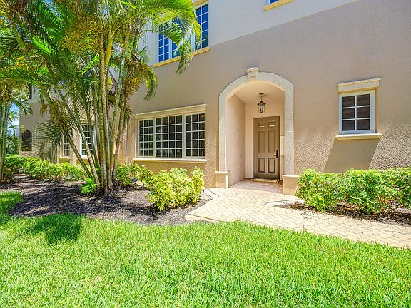 3rd image of 9275 Menaggio Ct APT 101