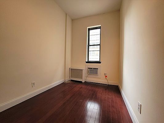 3rd image of 159 W 95th St #2V