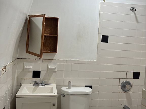 4th image of 24 Dassing Ave Floor 2