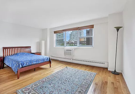 4th image of 175 Willoughby St APT 7E