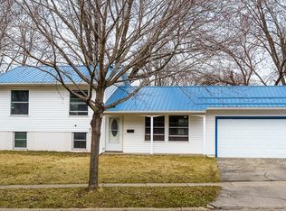 5642 Plainview Dr NW, Cedar Rapids, IA 52405