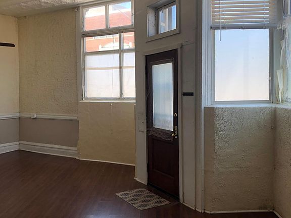 3rd image of 2439 W Grand Ave #Sto