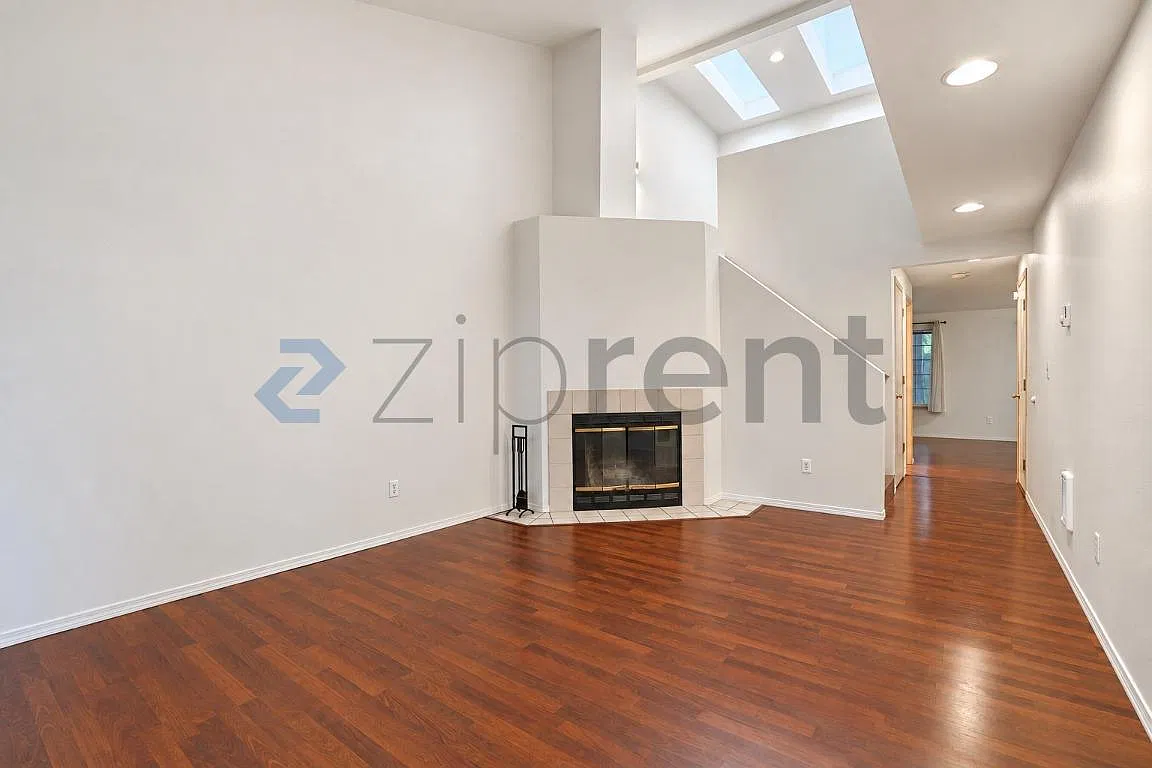 3 bed, 2.5 bath, 1633 sqft, $2,900 — Photo 3