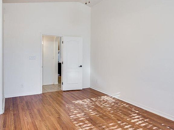 3rd image of 481 Sandy Knoll Dr