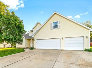 1012 Glenview Dr, Earlville, IL 60518