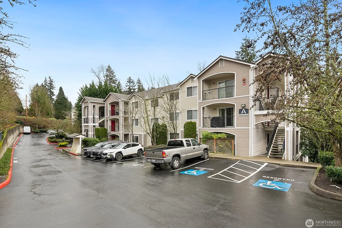 Building Photo - 10709 Valley View Rd #A203