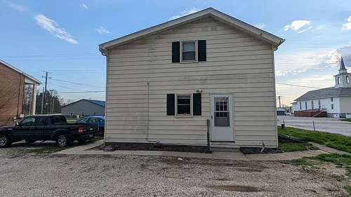 203 E Maple St Photo 1
