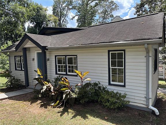 4th image of 2469 Glynn Dr SE