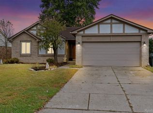 20757 Cueter Ln, Clinton Township, MI 48038