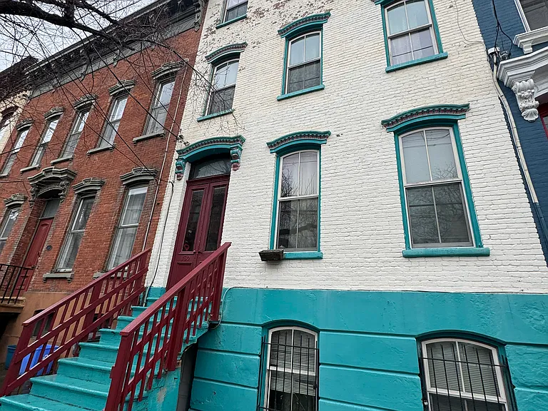 130 Grand St #BASEMENT — Photo 1