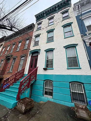 130 Grand St #BASEMENT Photo 1 130 Grand St #BASEMENT Photo 1