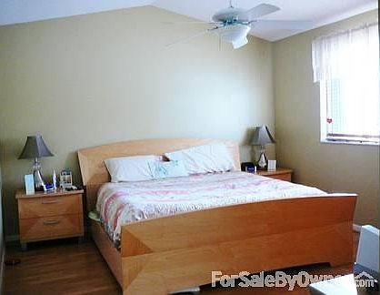 Large in-suite Master Bedroom
						:
						Vaulted ceilings, Lake View, Whirlpool tub, 2-sinks, separate shower & toilet