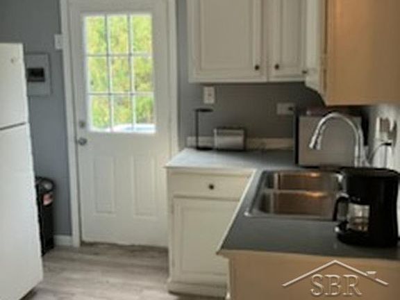 5th image of 351 W Main St