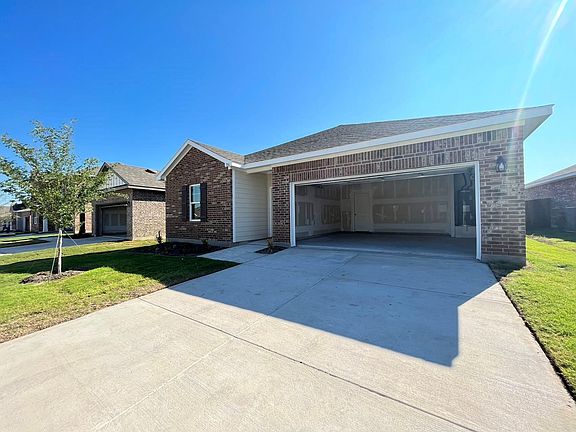 3rd image of 786 Yorkshire Dr