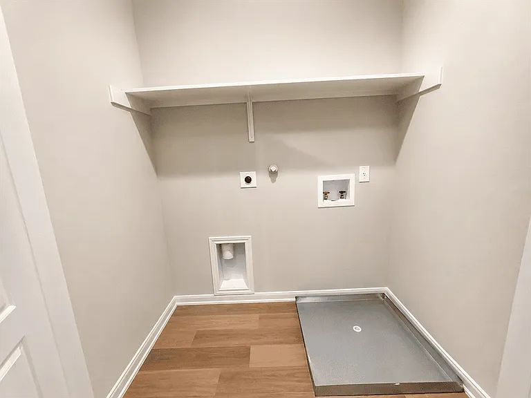 7142 Magnolia Crk #201 — Photo 16