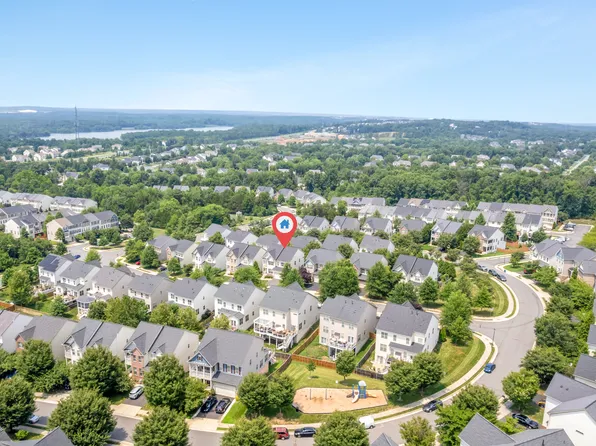 42706 Chisholm Dr, Ashburn, VA 20148