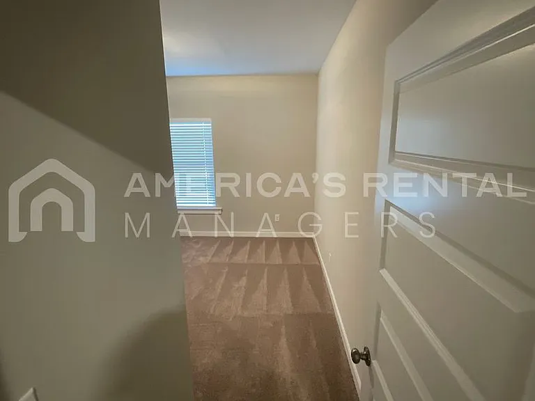 84 Victor Dr — Photo 22