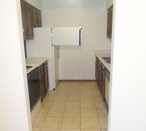 5th image of 920 Courtney Ln APT 34