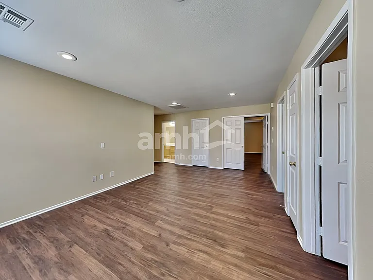 10246 Massachusetts Ln — Photo 13