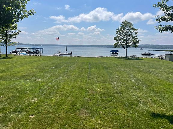 3rd image of 8579 Bayview Rd