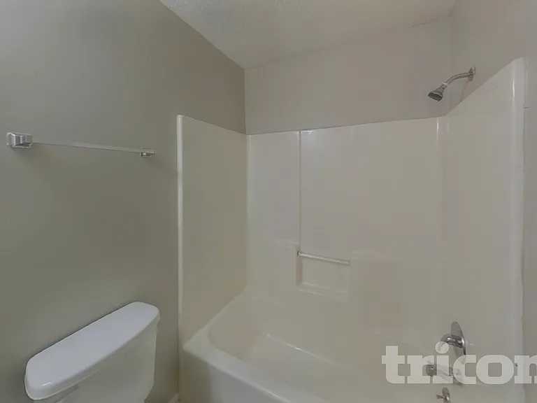 909 Dogwood Ln — Photo 12
