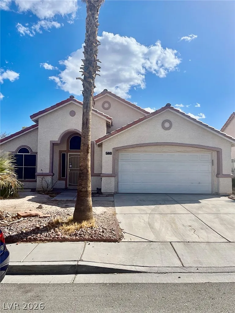 3 bed, 2.0 bath, 1643 sqft, $2,200 — Photo 1