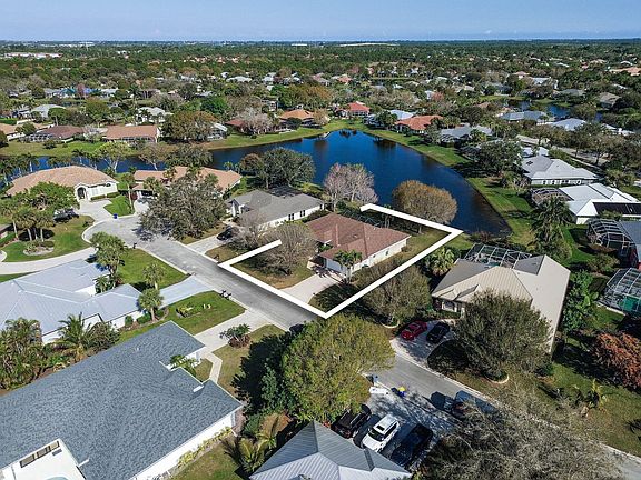 5th image of 4073 SW Lakewood Drive