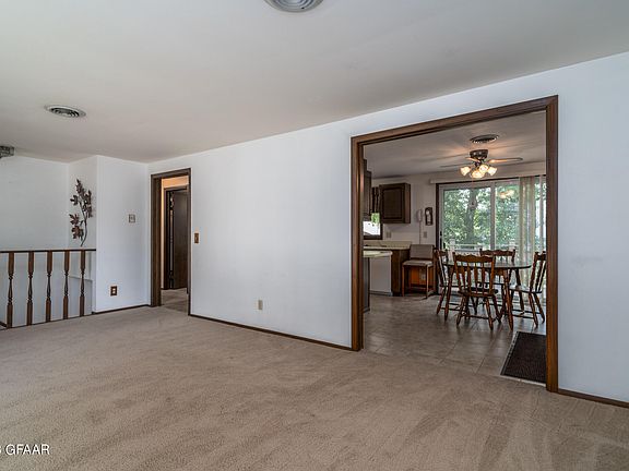 4th image of 619 Great Plains Ct