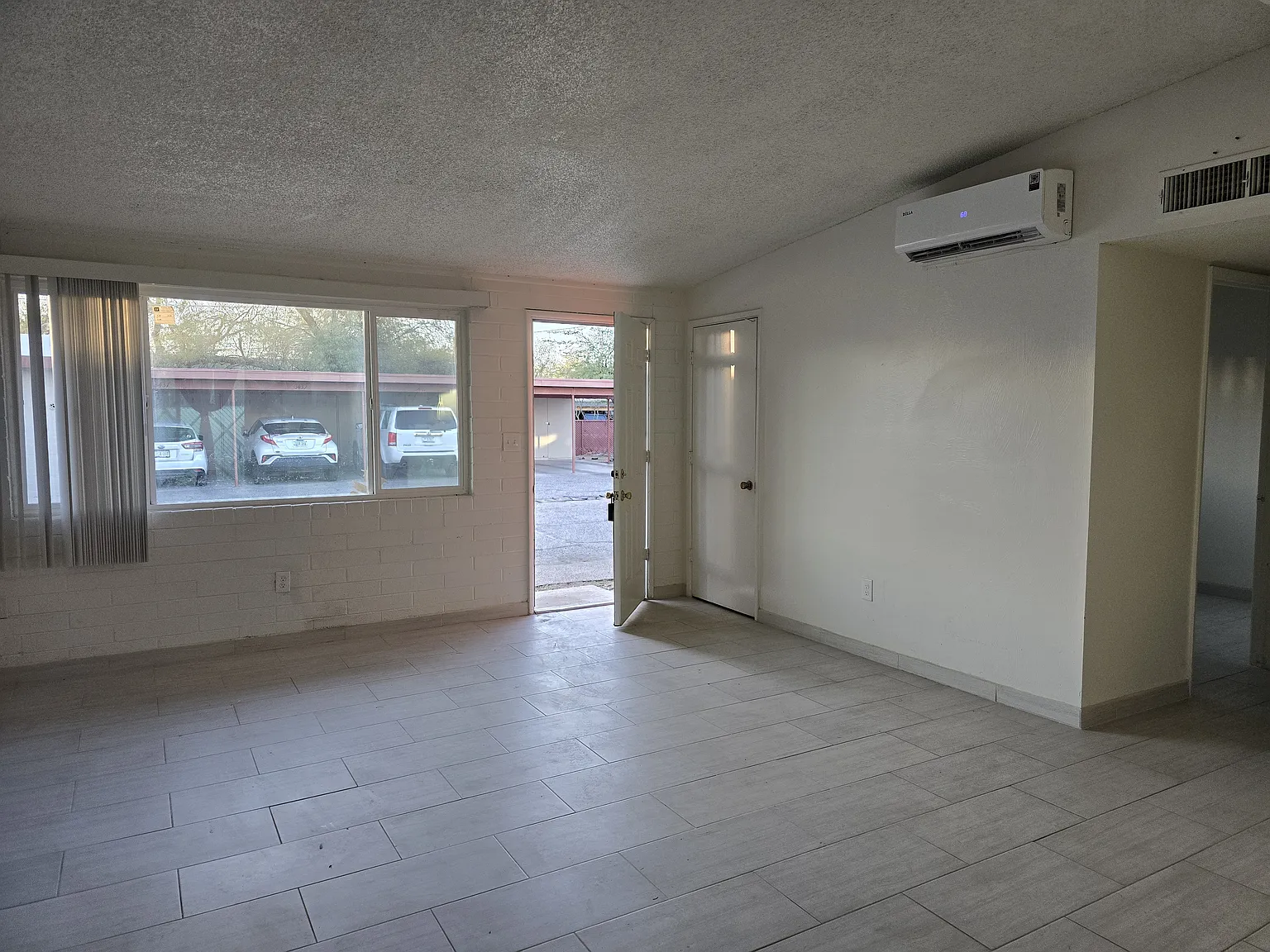 2 bed, 900 sqft, $1,275 — Photo 2