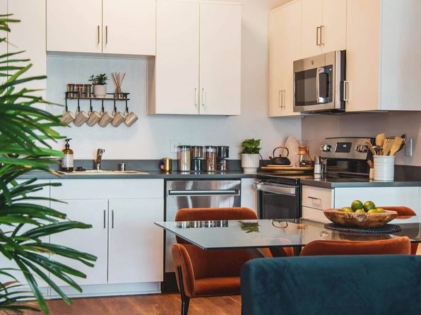 417 Centinela Ave #506