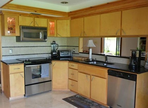 3rd image of 162 Dartmouth Ln