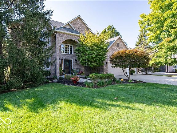3rd image of 10777 Woodmont Ln