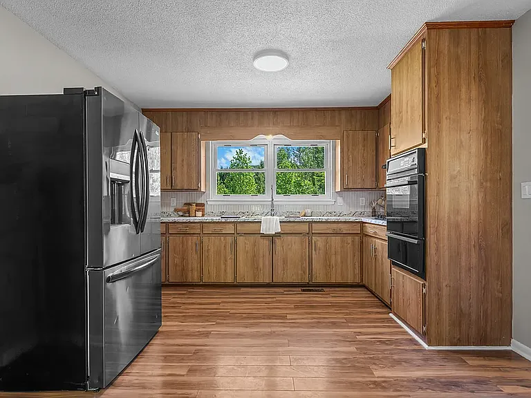 1852 Skyland Dr — Photo 6