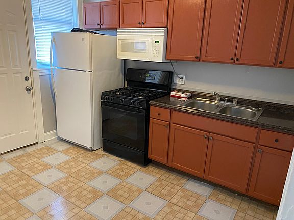 4th image of 2706 W Peterson Ave #3