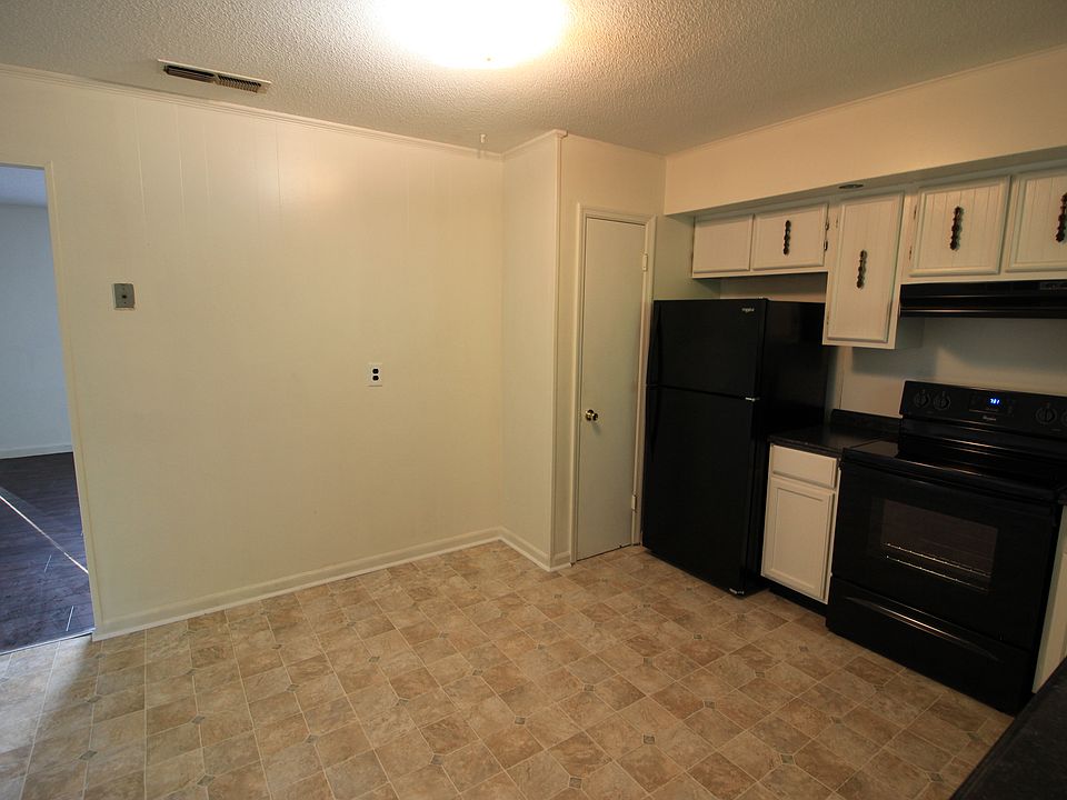 2nd image of 1831 Dana Ln