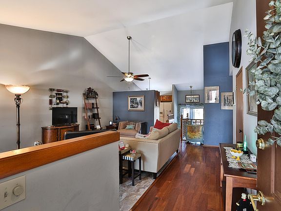 4th image of 8619 Glenmont Ct