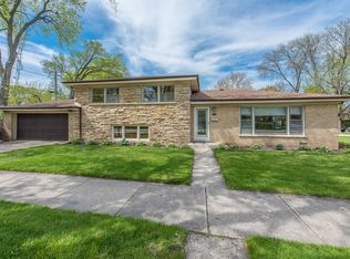 701 Lacrosse Ave, Wilmette, IL 60091
