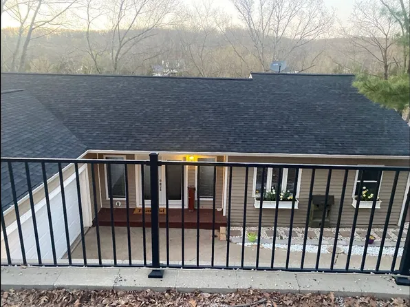 1352 S Lake Sherwood Dr, Lake Sherwood, MO 63357