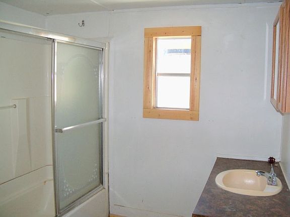 5th image of 1811 Canary Ave