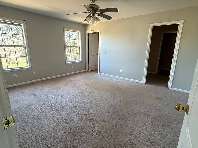 511 W Watts St — Photo 18